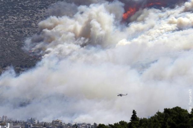 Три села су евакуисана на грчком полуострву Пелопонезу