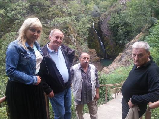 Ауторка са Пећанцима на извору Белог Дрима