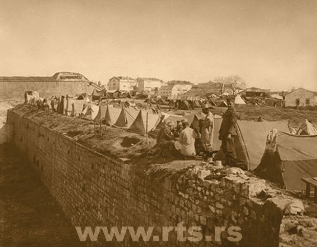 Србски војници у логору на крфској тврђави