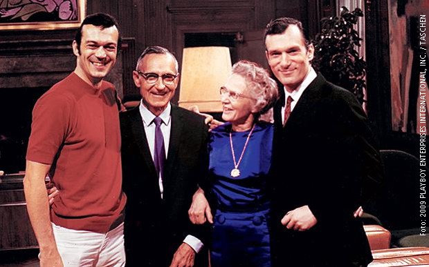 Кит и Хју Хефнер са мајком Грејс и оцем Гленом 1967. године у Чикагу