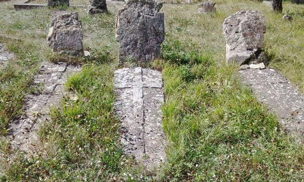 Stari spomenici u Gornjoj Brnjici Stari spomenici u Gornjoj Brnjici