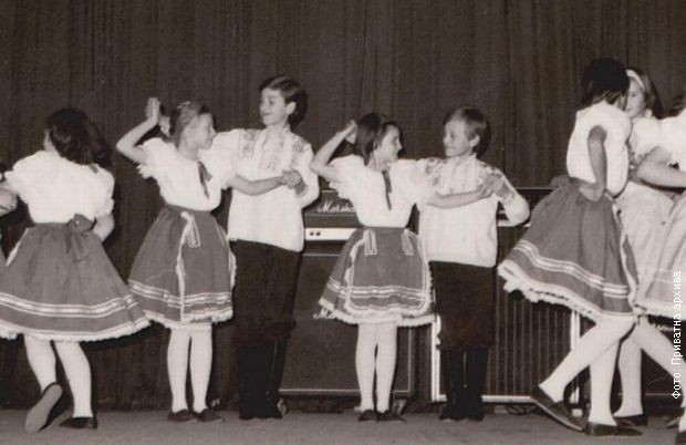 Зоранов први наступ на сцени КУД-а „Павел Јозеф Шафарик“ у Новом Саду 1980. Зоранов први наступ на сцени КУД-а „Павел Јозеф Шафарик“ у Новом Саду 1980.