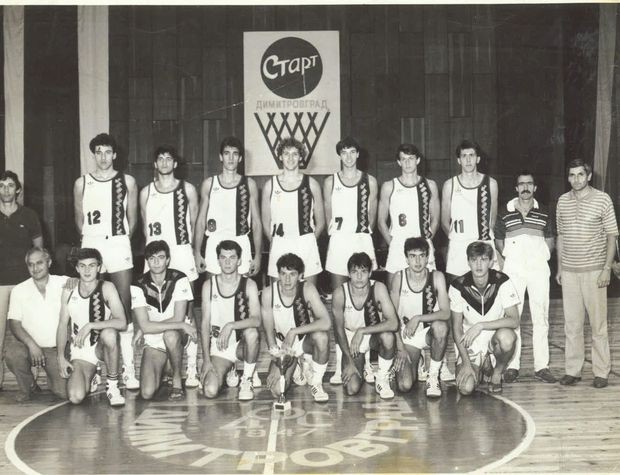 Kadetska reprezentacija Jugoslavije 1987. Branimir Ilić (gornji red, drugi zdesna)
