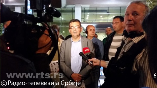Протест испред зграде РТС-а Протест испред зграде РТС-а