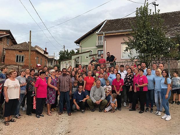 Сви заједно - дочек усељења породице
