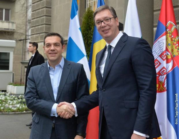 Vučić sa Ciprasom ispred zgrade Predsedništva
