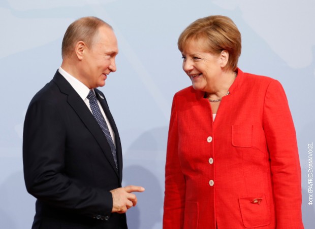 Vladimir Putin i Angela Merkel (arhivska fotografija) Vladimir Putin i Angela Merkel (arhivska fotografija)