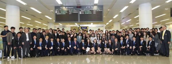 Delegacija južnokorejskih umetnika u poseti Severnoj Koreji