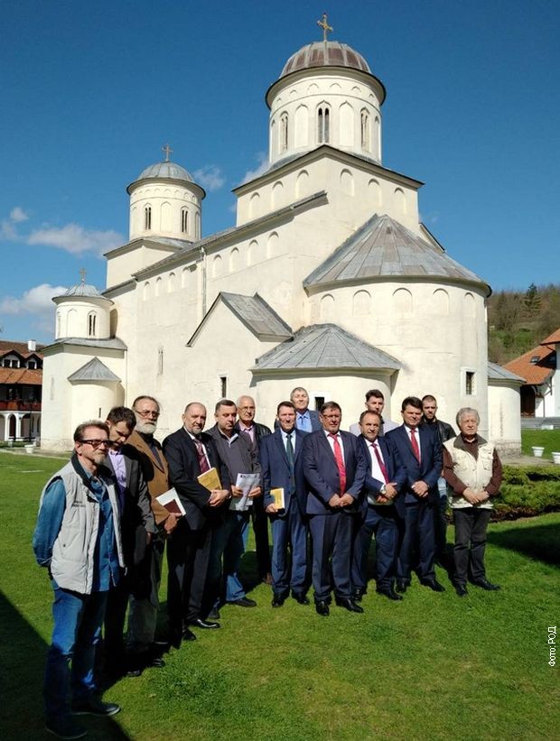 Osnivači Pokreta ROD u manastiru Mileševa