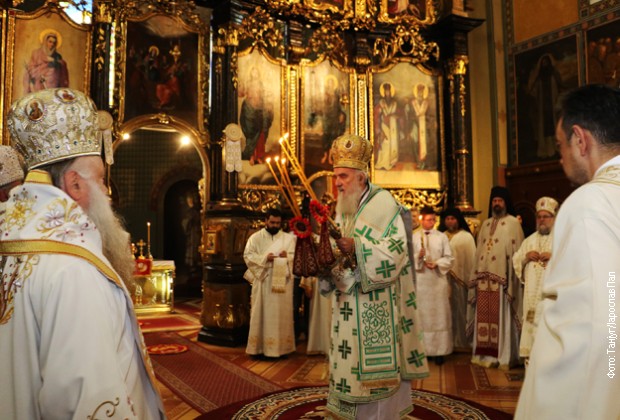 Parijarh Irinej služio je liturgiju u Sabornoj crkvi u Sremskim Karlovcima 