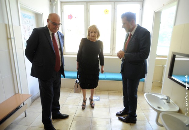 Slavica Đukić Dejanović u poseti predškolskoj ustanovi Slavica Đukić Dejanović u poseti predškolskoj ustanovi