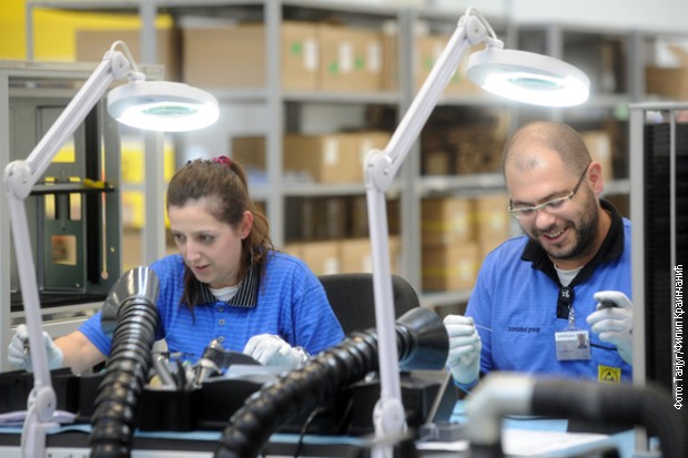 Радници недавно отворене фабрике 