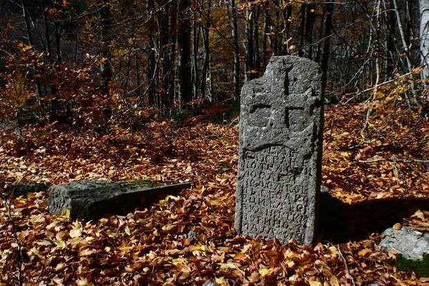 Споменици погинулим војницима на Добром пољу