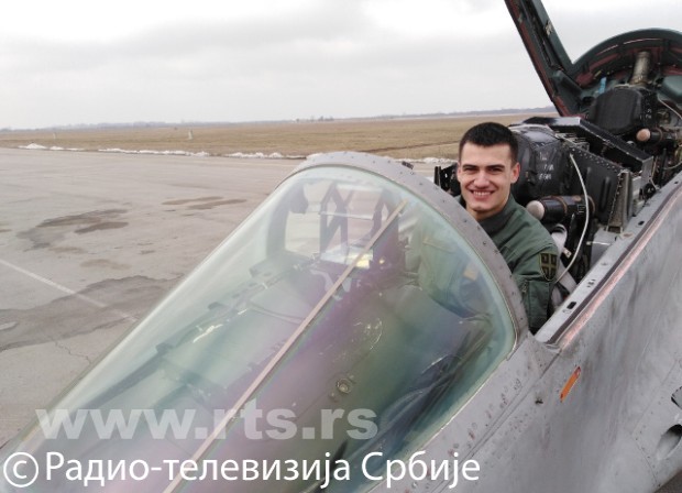 Жарко је родом из Титела и први је пилот у породици
