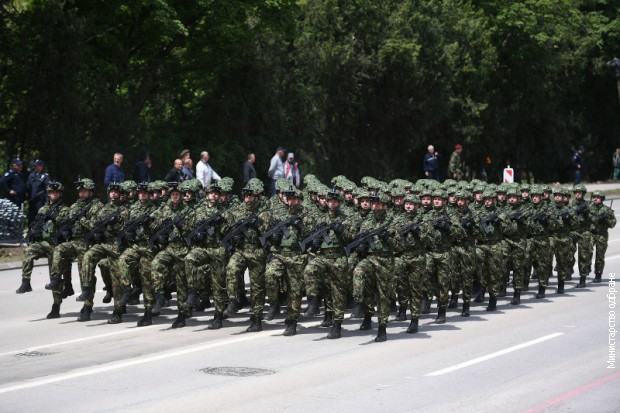 Припреме за параду у Нишу