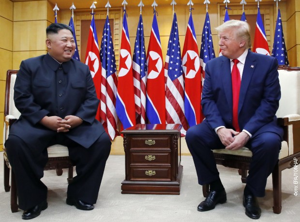 Амерички председник крочио у Северну Кореју, изненадни састанак Трампа и Кима