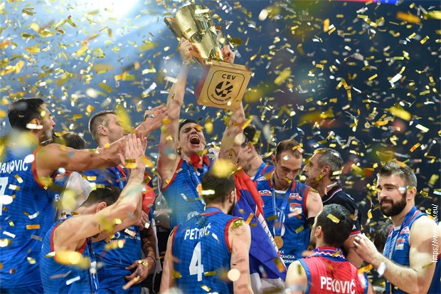 Novo zlato, novi doček, odbojkaši Srbije na balkonu Skupštine grada Novo zlato, novi doček, odbojkaši Srbije na balkonu Skupštine grada