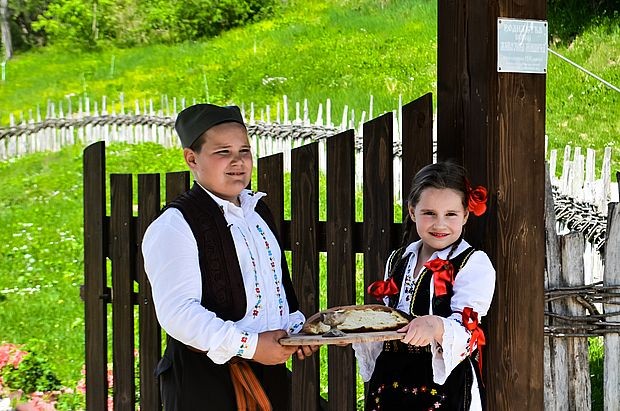 Srpsko gostoprimstvo, pogača i so Srpsko gostoprimstvo, pogača i so
