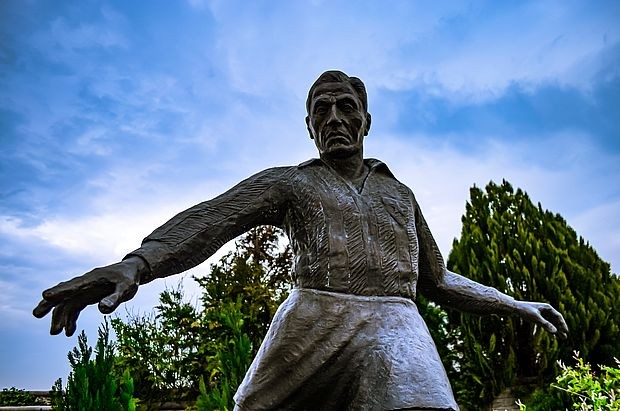 Rajko Mitić, Zvezdina prva zveza Rajko Mitić, Zvezdina prva zveza