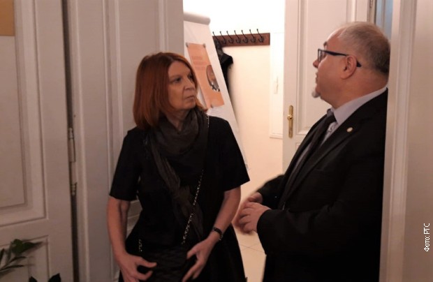 Srđan Mijalković, direktor Srpskog kulturnog društva Prosvjeta sa novinarkom RTS-a 