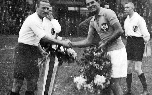 Dr Milutin Ivković kao kapiten fudbalske reprezentacije Dr Milutin Ivković kao kapiten fudbalske reprezentacije