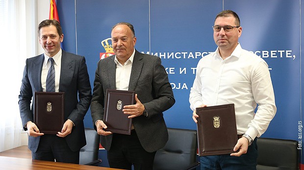 Sa potpisivanja protokola... Sa potpisivanja protokola...