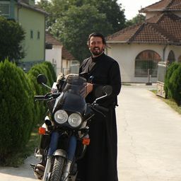 Rts Selo Gori A Baba Se Ceslja
