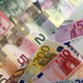 Између евра и канадског долара