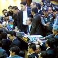 Тајланд, туча посланика и полиције у парламенту
