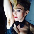 Мадона пушта „шишке испод мишке“