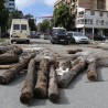 Уклоњени контејнери са барикаде у Митровици