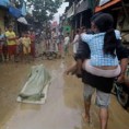 Филипини, због поплава евакуисано 90.000 људи 