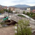 Каменицама на бившу зграду општине Косовска Митровица