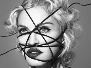  Мадона разбеснела фанове неодговарајућим фотографијама