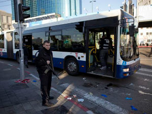 Тел Авив, Палестинац ножем напао путнике у аутобусу
