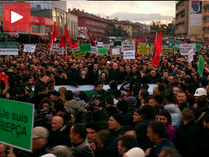 Протест у  Приштини, нападнута екипа РТС-а