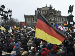 Дрезден, на протесту "Пегиде" 17.000 људи