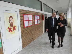 Давенпорт: За обнову школа у Обреновцу уложено 850.000 евра 