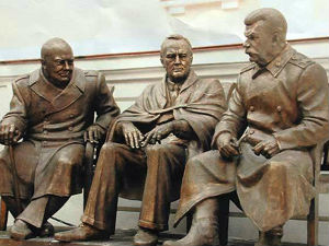 Откривен споменик "Великој тројци" на Криму