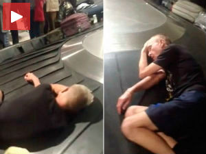 Одлучио да одспава на траци за кофере