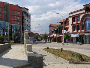 Клина, Албанац ошамарио Србина