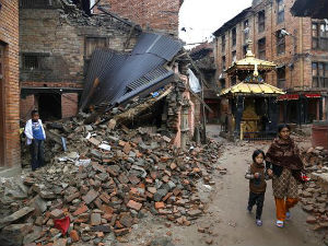 Непал, безнадежна потрага за преживелима