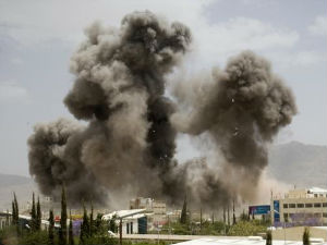 Погођено складиште оружја у Сани, десетине мртвих