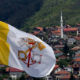 Више од хиљаду људи из Србије иде на дочек папе