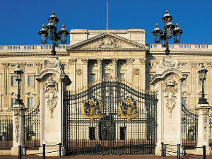 Краљица Елизабета ће се можда преселити из Бакингемске палате