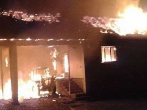 Тензије у Лапушнику, изгорела кућа