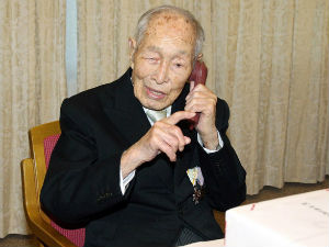 Преминуо најстарији мушкарац на свету