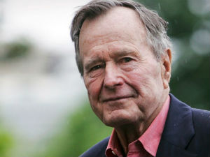 Џорџ Буш сломио вратни пршљен