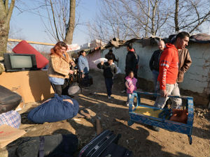 Министарство: Расељавање ромских насеља по пропису