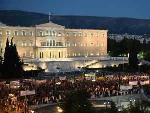 Протести у Атини уочи одлуке парламента